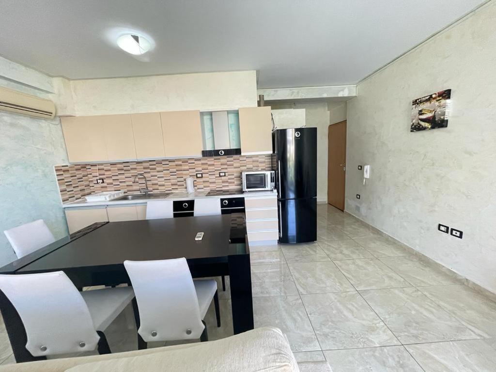 1-Stunning Sea View Apartments! Sarandë Esterno foto