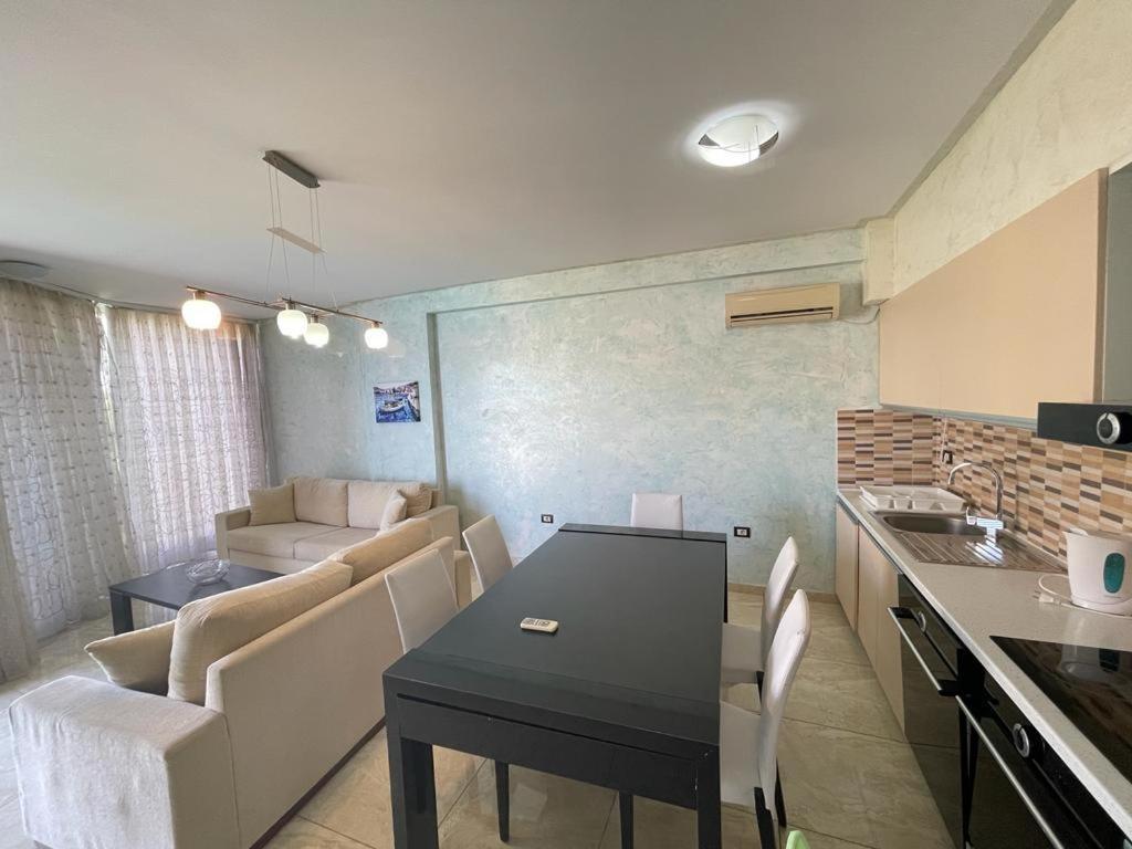 1-Stunning Sea View Apartments! Sarandë Esterno foto