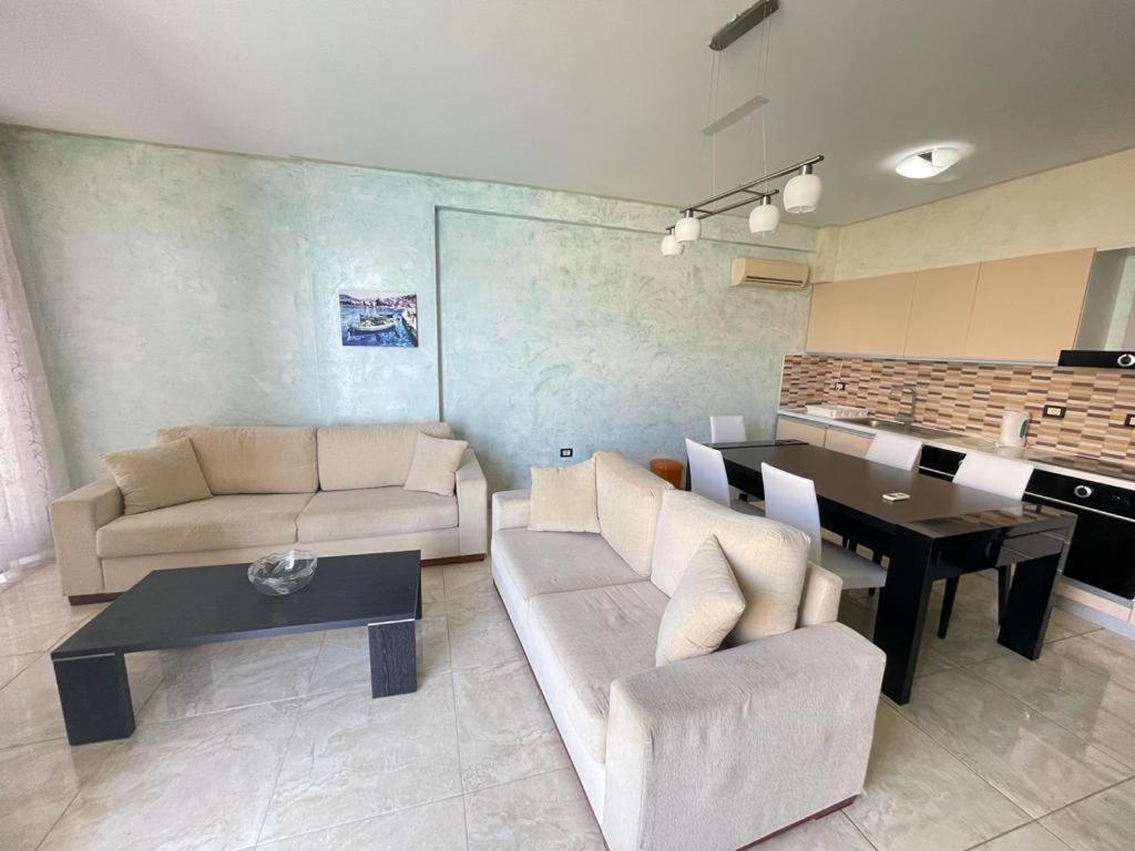 1-Stunning Sea View Apartments! Sarandë Esterno foto